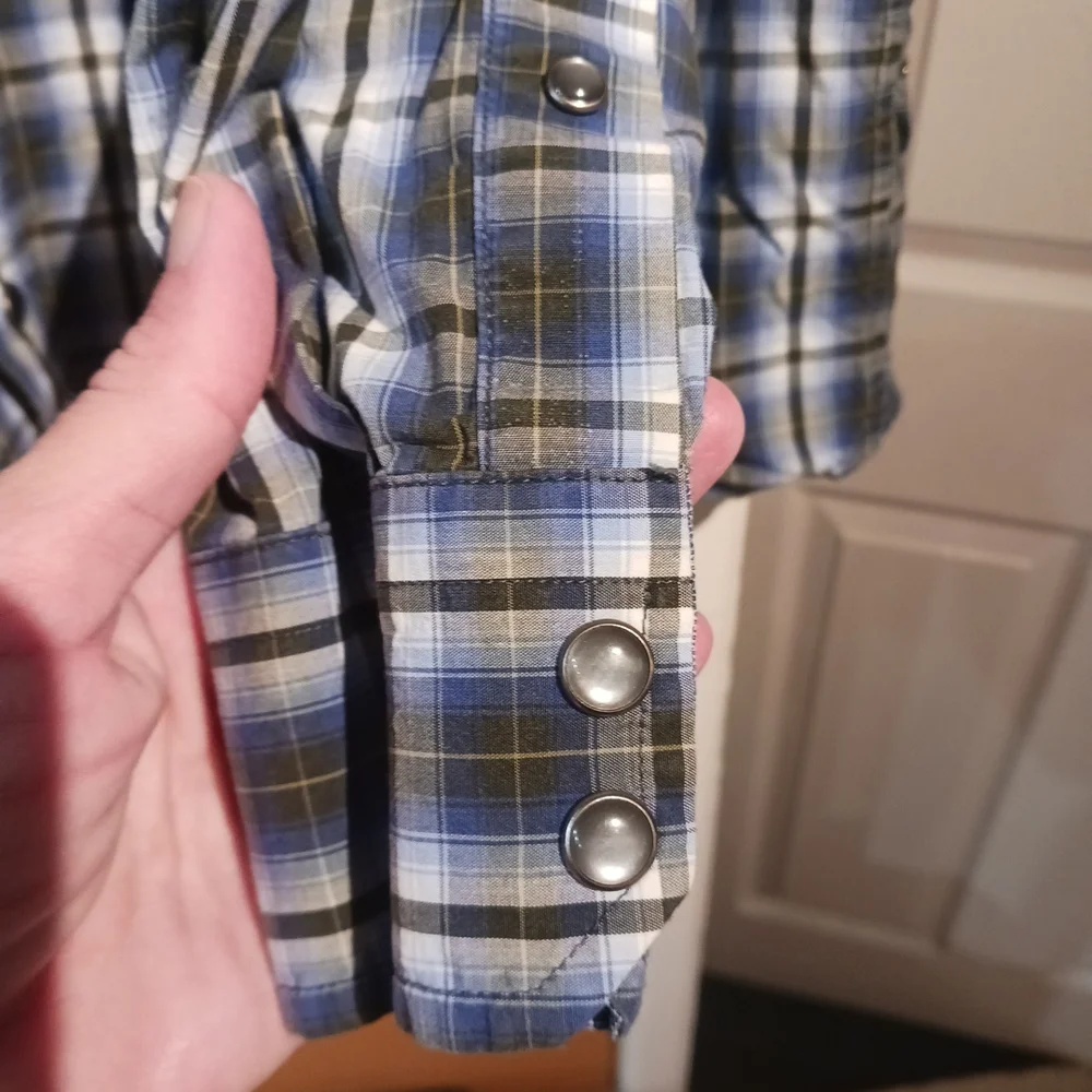 Banana Republic Men's Pearl Snap Blue Plaid Button-down Shirt, Pockets. Size M